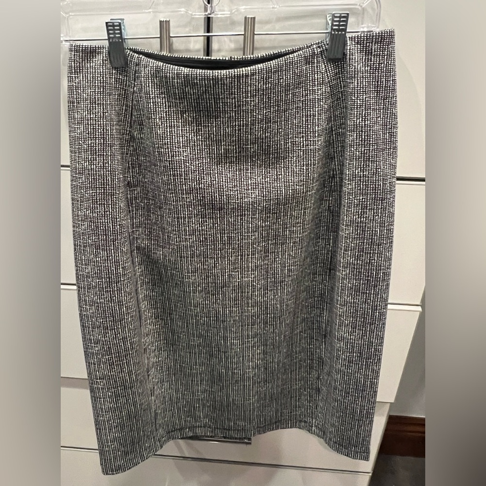 Liverpool jeans BIA pencil skirt size 8 black white plaid slight stretch